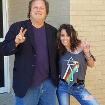 Man making peace sign with woman making peace sign