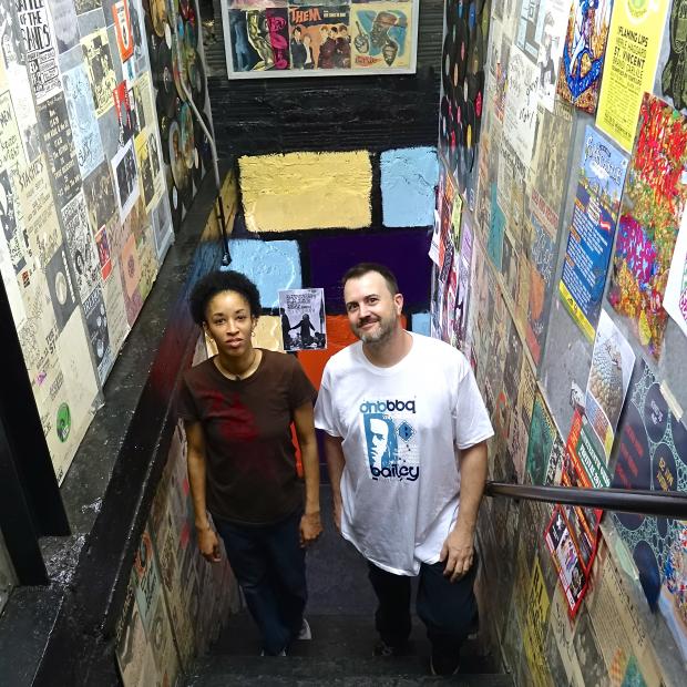 DJ Ororo and DJ Dingo8 In the stairway of Used Kids