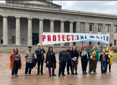 Protesters standing in front of Ohio Statehouse