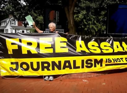 Banner about Assange