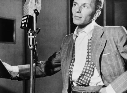 Black and white photo of young Frank Sinatra at the mic