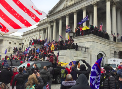 Crowd of Trump rioters outside the Capitol