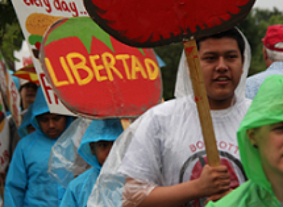 People outside marching holding signs Justica and Libertad