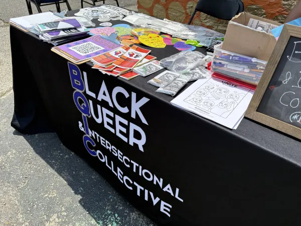 BQIC table with art