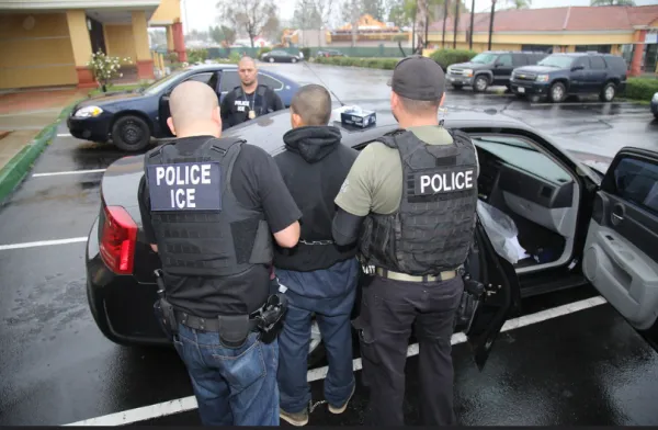 ICE agents 
