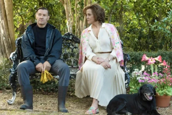 Man and woman sitting outside on a bench