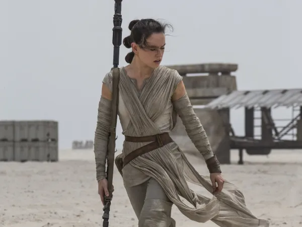 Female Star Wars character walking 